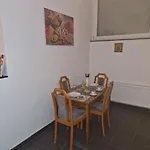 Zentrales City-Apartment Mit Garage Und Arbeitsplatz Geeignet Fuer Business Und Familie