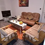 Zentrales City-Apartment Mit Garage Und Arbeitsplatz Geeignet Fuer Business Und Familie