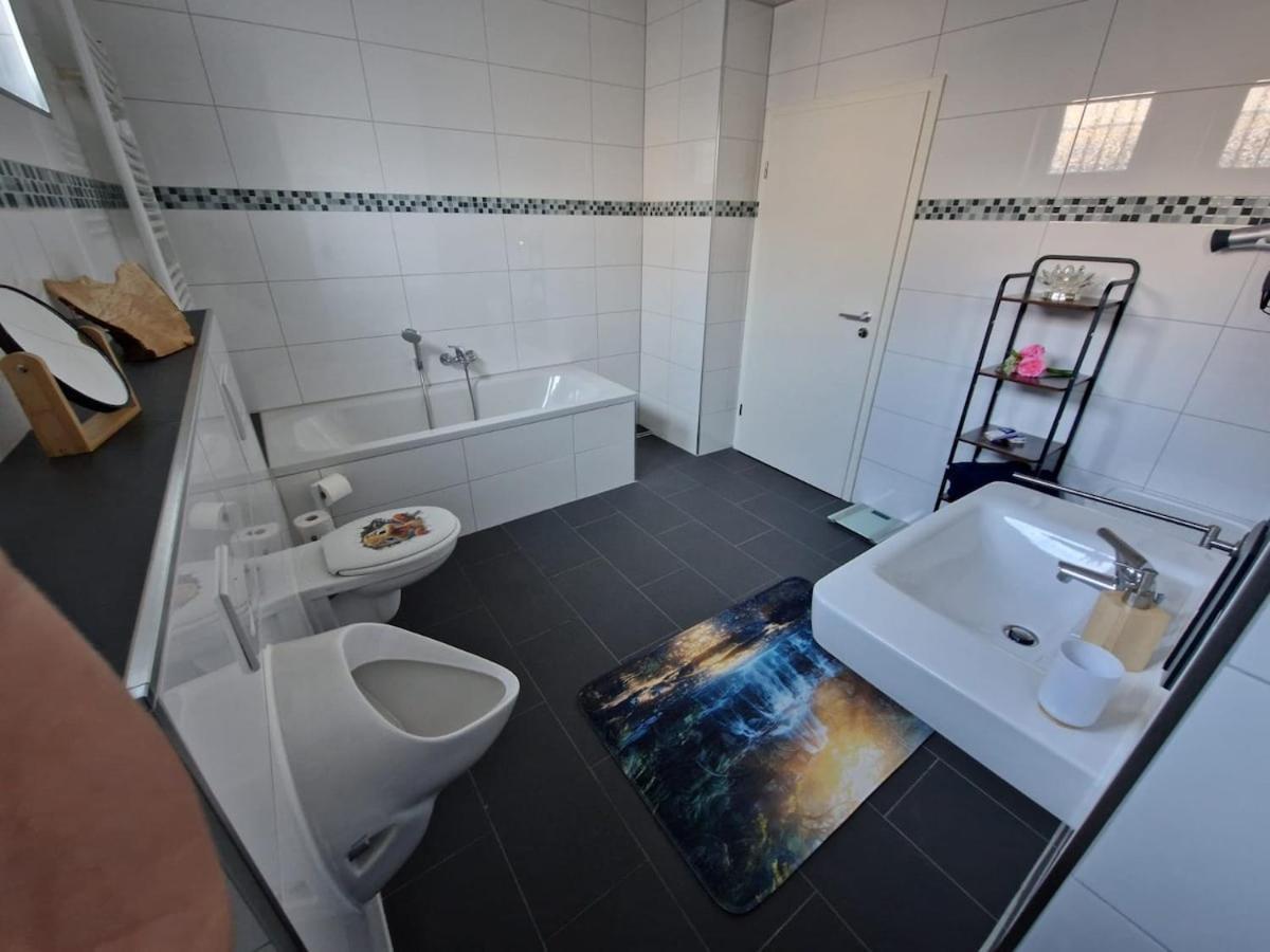 Zentrales City-apartment Mit Garage Und Arbeitsplatz Geeignet Fuer Business Und Familie Duisburg