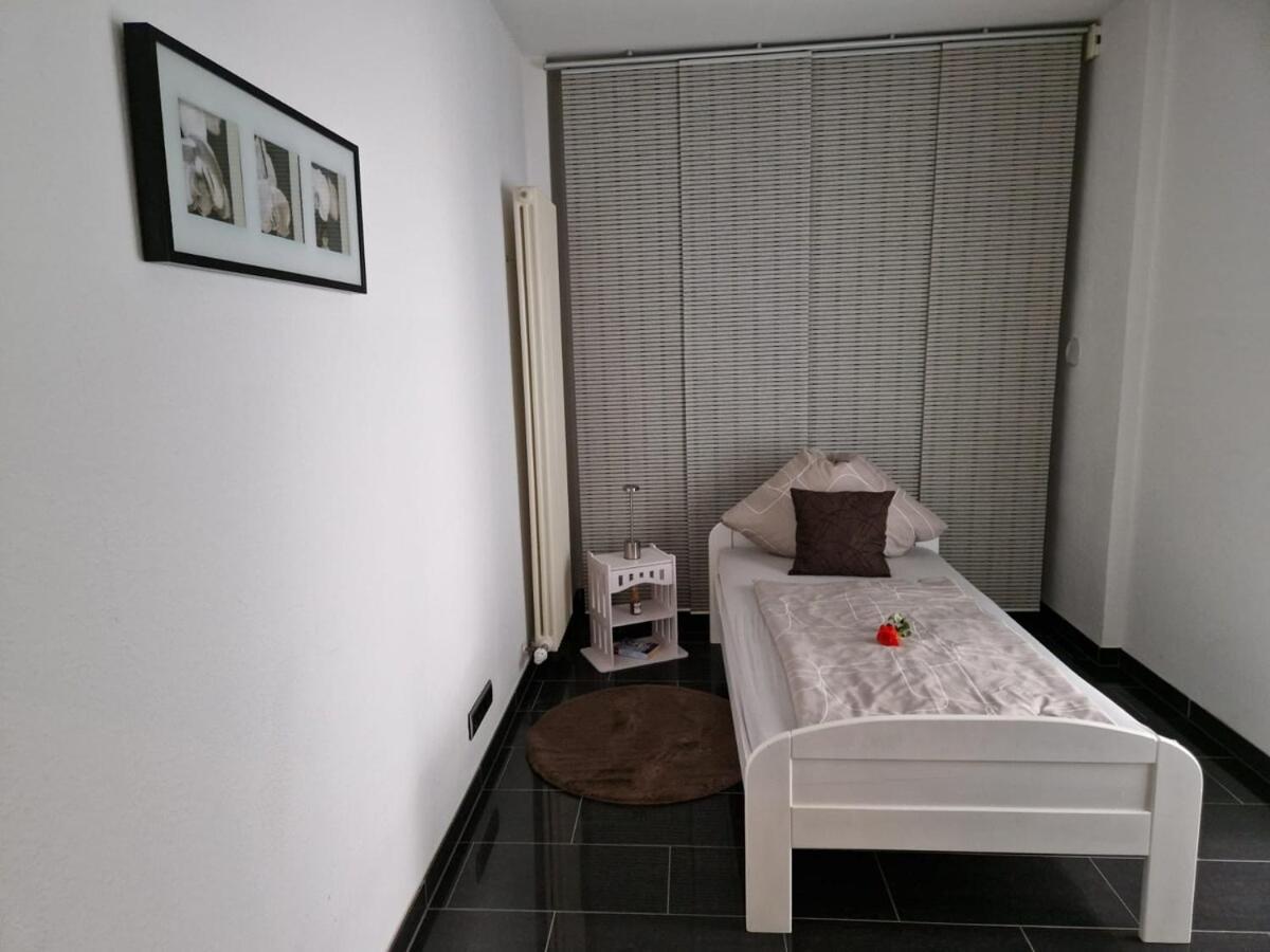 Zentrales City-apartment Mit Garage Und Arbeitsplatz Geeignet Fuer Business Und Familie Apartment