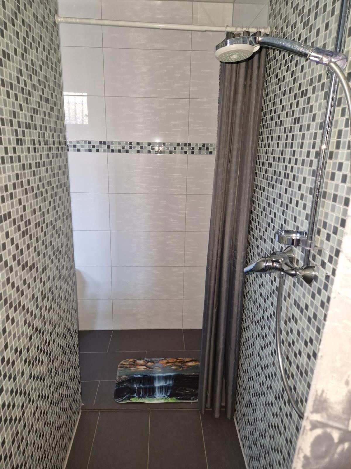 Zentrales City-apartment Mit Garage Und Arbeitsplatz Geeignet Fuer Business Und Familie * Duisburg