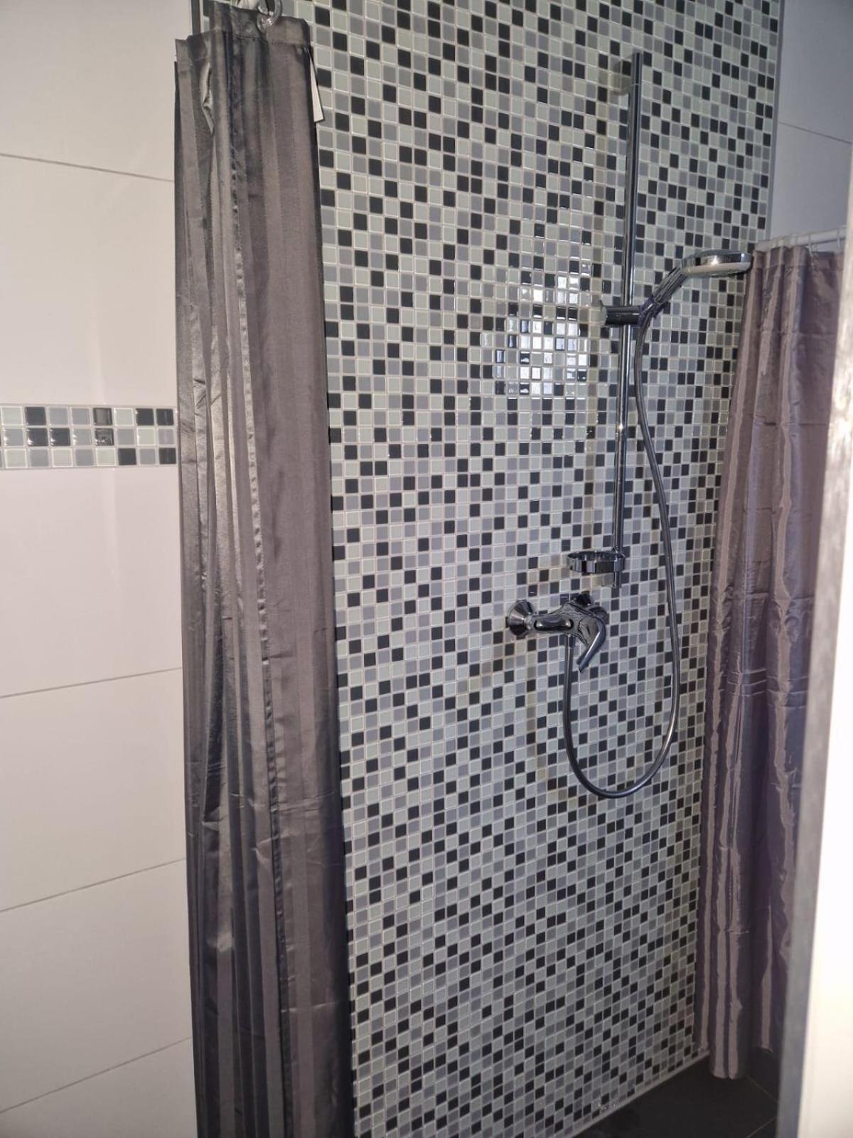 Apartment Zentrales City-apartment Mit Garage Und Arbeitsplatz Geeignet Fuer Business Und Familie Duisburg
