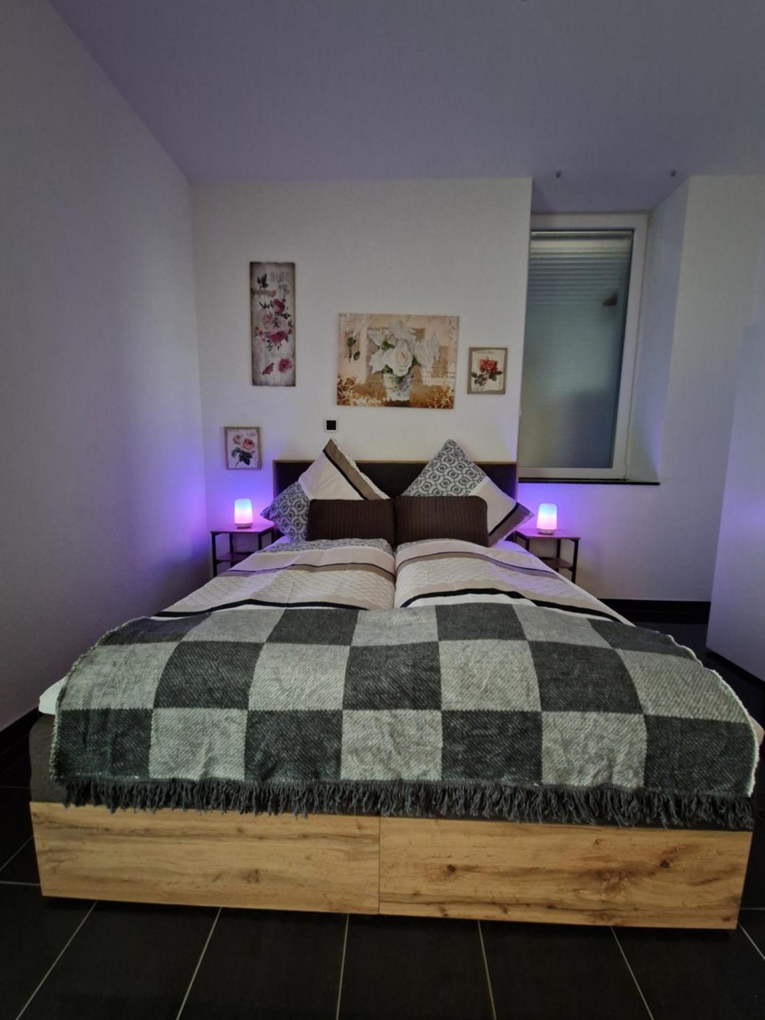 Zentrales City-apartment Mit Garage Und Arbeitsplatz Geeignet Fuer Business Und Familie * Duisburg